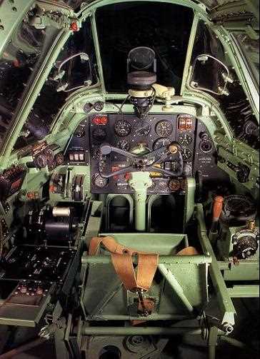 Внутри кабины самолета. Интерьер кабины английских самолетов времен Второй мировой войны. 
