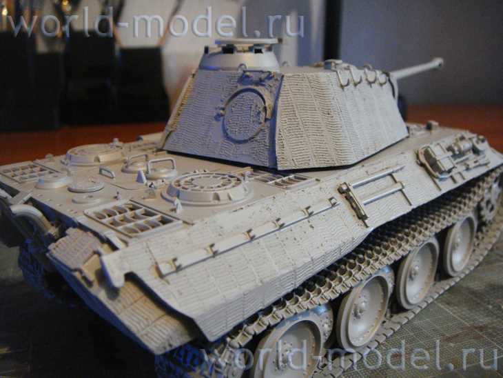 загрунтованая сборная модель танка Пантера